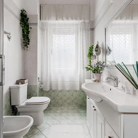 - Roomy Near The Beach! Viareggio